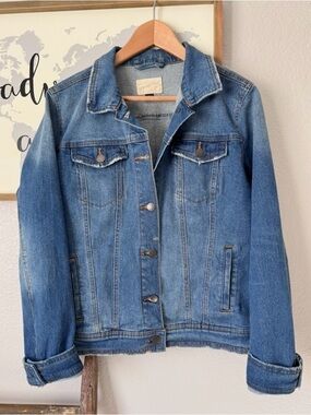 Universal thread classic denim jacket large